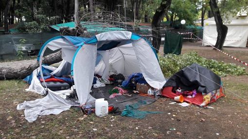 Tragedia di Massa, domani l'autopsia sui corpi delle due sorelline torinesi travolte dall'albaro Tragedia di Massa, domani l'autopsia sui corpi delle due sorelline torinesi travolte dall'albaro