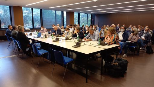 tavolo di trattativa sindacale tavolo di trattativa sindacale