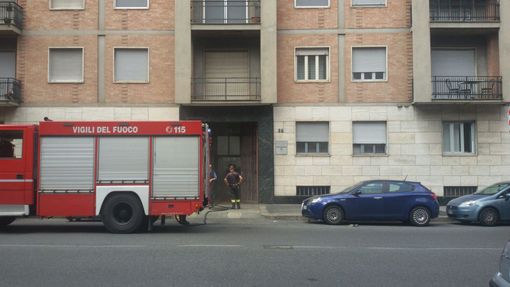 Incendio in un box-cantina in via Cialdini, in azione i Vigili del Fuoco (VIDEO) Incendio in un box-cantina in via Cialdini, in azione i Vigili del Fuoco (VIDEO)