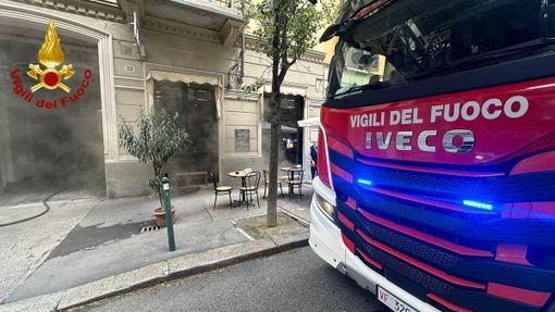 Incendio nel seminterrato di un palazzo in via Berthollet: i Vigili del fuoco domano le fiamme