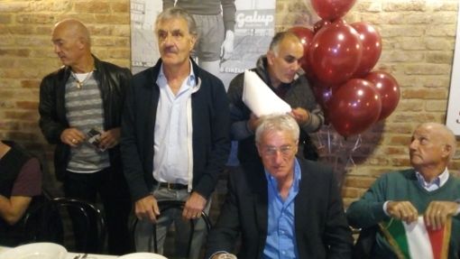 A Chieri grande festa per i campioni d’Italia del 1976. Pulici e Castellini: “Qualcuno insegni ai giocatori del Toro di oggi cosa significa indossare la maglia granata” (FOTO e VIDEO)