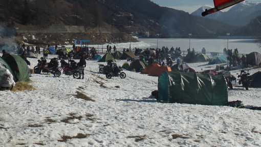 A Pontechianale torna la pacifica invasione dei biker più “temerari”: nel week-end c’è l’Agnellotreffen A Pontechianale torna la pacifica invasione dei biker più “temerari”: nel week-end c’è l’Agnellotreffen