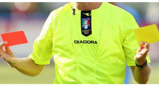 CHI METTE LA PETTORINA? - "Il giallo" che confonde gli arbitri. Polemiche in San Pietro-Garino (2004) e non solo... CHI METTE LA PETTORINA? - "Il giallo" che confonde gli arbitri. Polemiche in San Pietro-Garino (2004) e non solo...