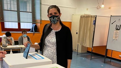 Chiara Appendino al seggio elettorale Chiara Appendino al seggio elettorale