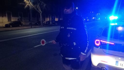 In corso Quintino Sella si apre una voragine di 4 metri: strada chiusa In corso Quintino Sella si apre una voragine di 4 metri: strada chiusa