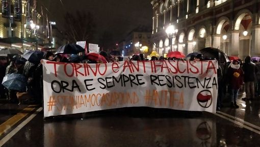 Indagata l'insegnante che ha offeso i poliziotti al corteo antifascista