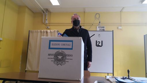 Paolo Damilano al voto con la famiglia