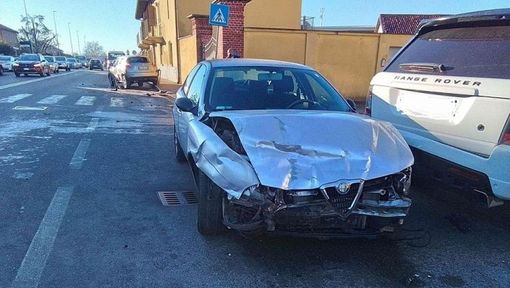 Moncalieri, brutto incidente in strada Carignano: quattro veicoli coinvolti e due persone ferite Moncalieri, brutto incidente in strada Carignano: quattro veicoli coinvolti e due persone ferite