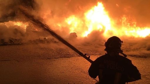 Roghi depositi, M5S: "Fenomeno inquietante" Roghi depositi, M5S: "Fenomeno inquietante"