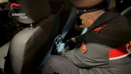 A bordo dell'auto c'erano circa 5 chili di cocaina A bordo dell'auto c'erano circa 5 chili di cocaina