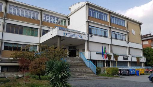 L'istituto Aldo Moro di Rivarolo Canavese L'istituto Aldo Moro di Rivarolo Canavese