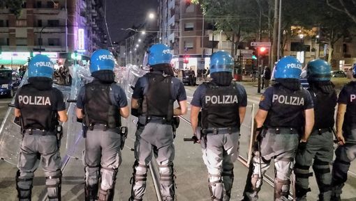 L'urlo degli antagonisti in presidio al Cpr: &quot;Assassini, fuoco alle galere&quot; [FOTO E VIDEO]