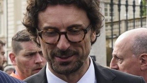Tav, Toninelli alla Camera: "Avanti con l'analisi costi-benefici. Dopo novembre decideremo". Tria: "Spero che si faccia" Tav, Toninelli alla Camera: "Avanti con l'analisi costi-benefici. Dopo novembre decideremo". Tria: "Spero che si faccia"