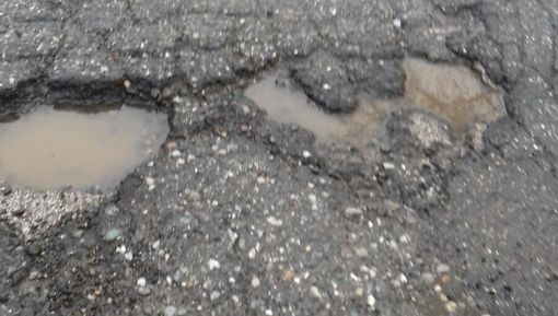 Osapp: &quot;Pericolose voragini nella strada che porta al carcere di Torino&quot;