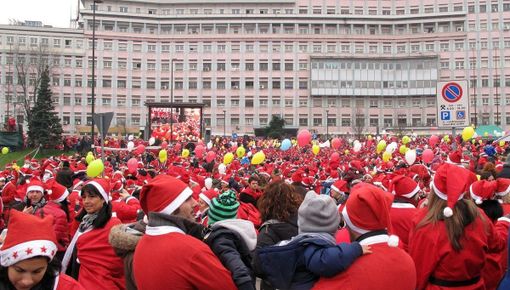 Torna il Raduno dei Babbi Natale per il Regina Margherita Torna il Raduno dei Babbi Natale per il Regina Margherita