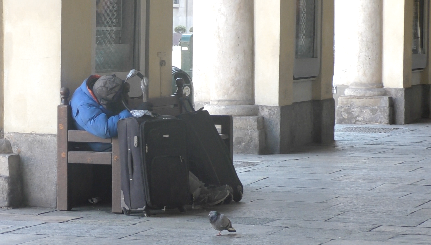 Una casa per i senza tetto ai tempi del Covid: allestiti 30 container vicino allo stadio della Juve Una casa per i senza tetto ai tempi del Covid: allestiti 30 container vicino allo stadio della Juve