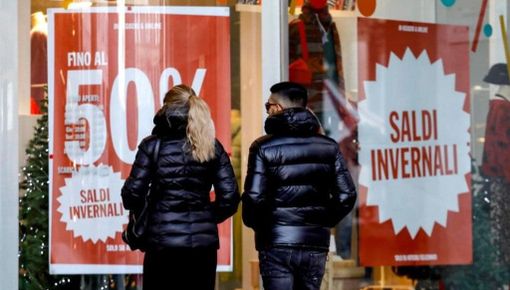 Saldi partiti sotto la pioggia, Confesercenti: "Consumatori in parte scoraggiati" Saldi partiti sotto la pioggia, Confesercenti: "Consumatori in parte scoraggiati"