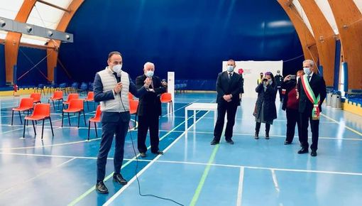 Alberto Cirio al nuovo centro vaccinale dell'Asl To5 a Vinovo