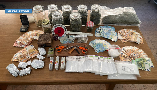 Nascondeva oltre un kg e mezzo di droga e quasi 10mila euro in contanti: arrestato uno spacciatore