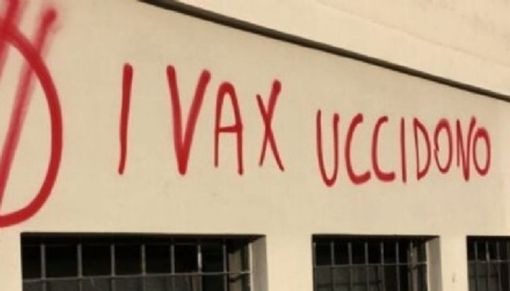 No vax in azione anche a Moncalieri: imbrattato l'esterno del Santa Croce (foto d'archivio) No vax in azione anche a Moncalieri: imbrattato l'esterno del Santa Croce (foto d'archivio)