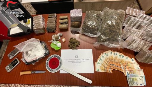 Produzione e traffico di stupefacenti: nei guai 11 persone, per due scattano le manette