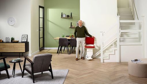 Benefici dei montascale nella vita quotidiana delle persone anziane