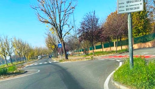 Grugliasco, il mezzo perde il gasolio lungo la strada: multa per il conducente di un autocarro Grugliasco, il mezzo perde il gasolio lungo la strada: multa per il conducente di un autocarro