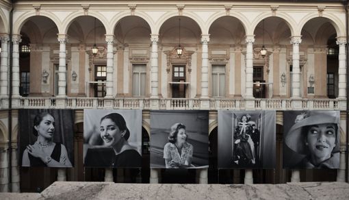 Allestimento nel cortile dell'Università