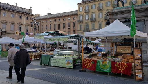 La spesa in campagna porta la genuinità in piazza Bodoni La spesa in campagna porta la genuinità in piazza Bodoni