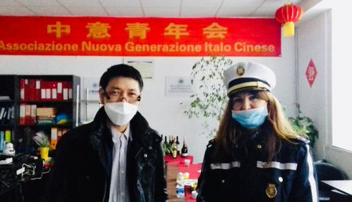 Il momento della consegna dei materiali