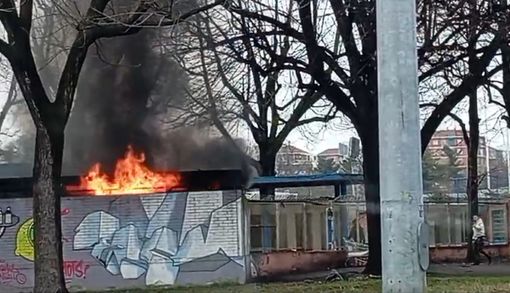 Prende fuoco la piscina Sempione: attimi di panico in Barriera di Milano Prende fuoco la piscina Sempione: attimi di panico in Barriera di Milano