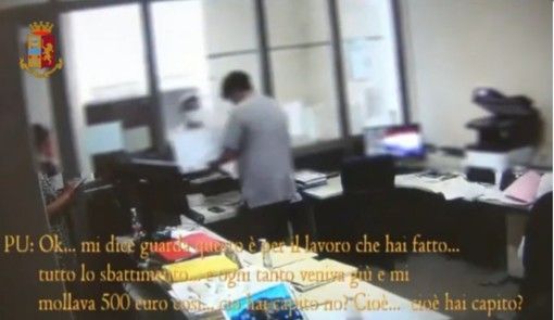 Cittadinanze false a Crescentino: revocati gli arresti domiciliari ai due funzionari dell'anagrafe Cittadinanze false a Crescentino: revocati gli arresti domiciliari ai due funzionari dell'anagrafe