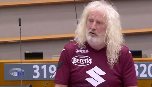 &quot;Forza Toro, Juve m.&quot; grida il deputato irlandese Wallace a Bruxelles
