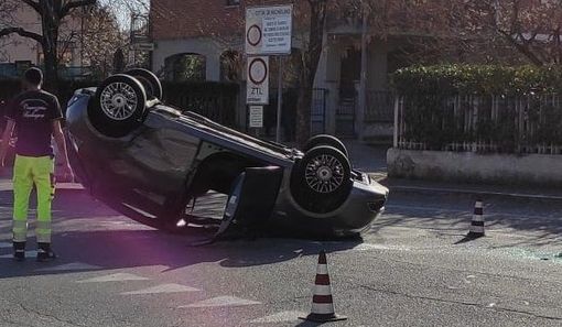 auto ribaltata
