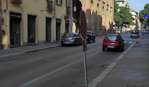 “Scoraggiano i clienti a fermarsi”: e nel Borgo Juvarriano si è costretti al fai da te