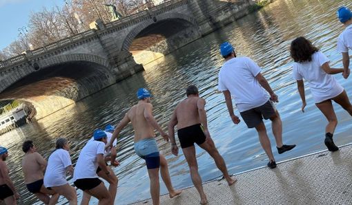 Sono tornati gli "orsi polari": un tuffo nel Po all'insegna del coraggio e del divertimento