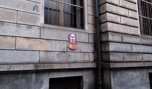 Non si placa la polemica su Lombroso e il suo museo: sui muri compare una piastrella &quot;offensiva&quot;