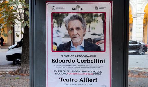 Una campagna di necrologi per Torino per lanciare uno spettacolo teatrale