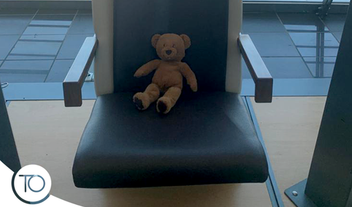 La foto &quot;segnaletica&quot; pubblicata dal social media manager dello scalo di Torino Caselle