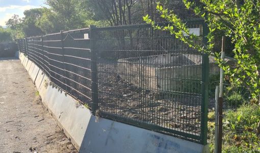 Strada Dorera ripulita da divani, mobili ed elettrodomestici abbandonati