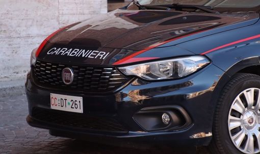 Ragazza di 18 anni si chiude nel bagno della scuola e minaccia il suicidio: salvata dai carabinieri