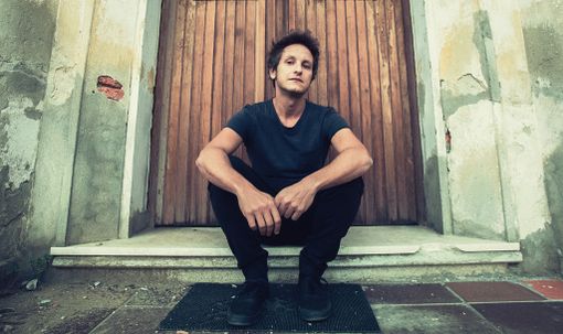 Un anno dopo l'ultimo concerto a Torino, Giuvazza torna sul palco di Off Topic Un anno dopo l'ultimo concerto a Torino, Giuvazza torna sul palco di Off Topic