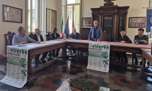 Pancalieri mette in mostra le sue erbe tra stand e piatti tipici Pancalieri mette in mostra le sue erbe tra stand e piatti tipici