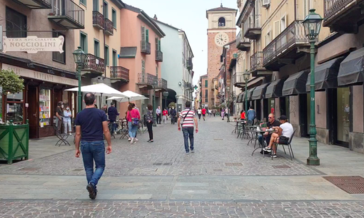 Sabato 23 maggio: nel centro storico di Chivasso tornano i dehors (VIDEO) Sabato 23 maggio: nel centro storico di Chivasso tornano i dehors (VIDEO)