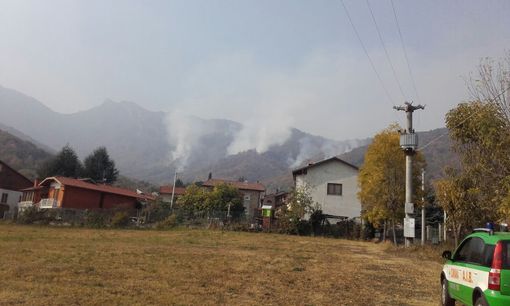 Incendi, continuano a bruciare le valli intorno a Torino