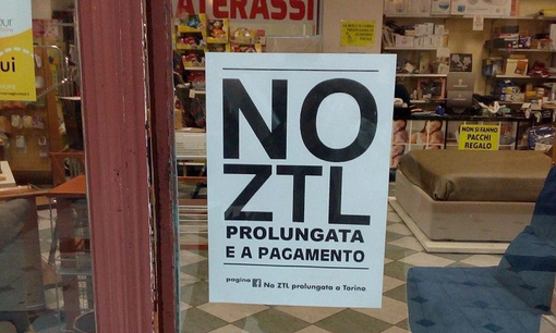 "La Municipale di Torino fa rimuovere le locandine no Ztl?": tam tam via facebook, Ricca interpella Appendino "La Municipale di Torino fa rimuovere le locandine no Ztl?": tam tam via facebook, Ricca interpella Appendino