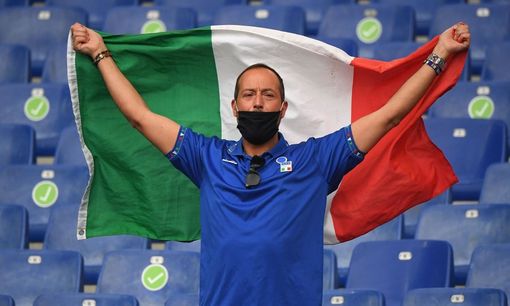 Stasera gioca la Nazionale: ma perché la maglia è azzurra? Stasera gioca la Nazionale: ma perché la maglia è azzurra?