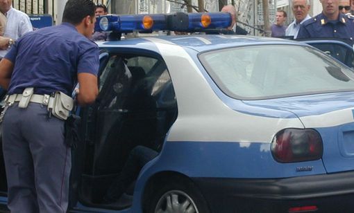 Oltre mezzo chilo di marijuana nascosto nei sedili posteriori, tre arresti della Polizia