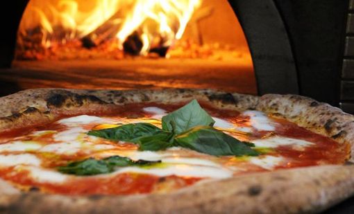 Chivasso, sette lavoratori in nero in una pizzeria del centro Chivasso, sette lavoratori in nero in una pizzeria del centro