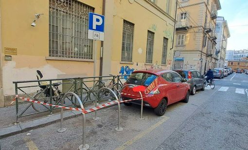 Mobilità sostenibile, nuovi archetti per le biciclette in Circoscrizione 7